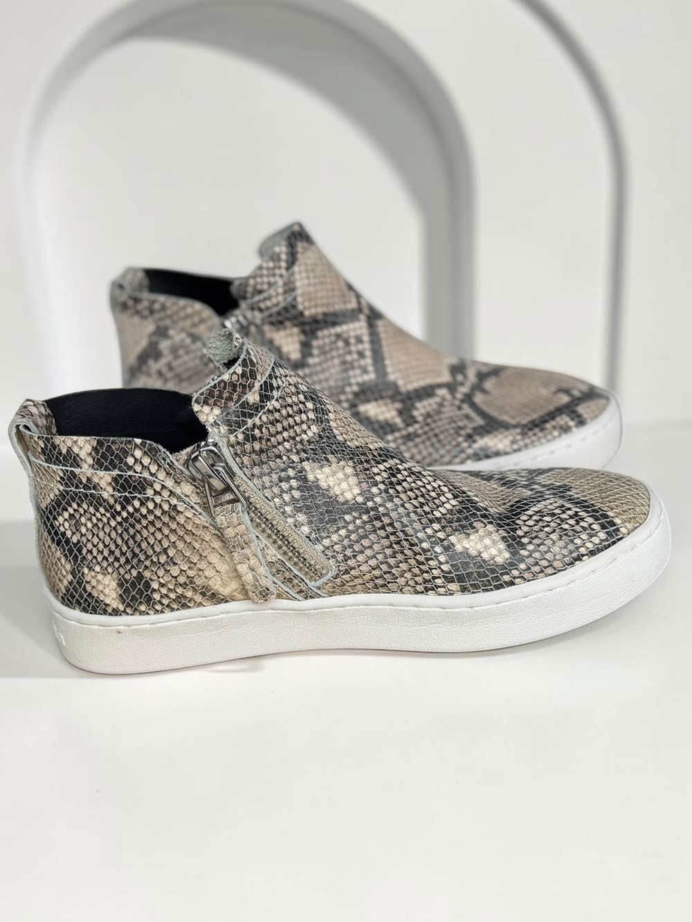 Dolce Vita EUC Tobee Snakeskin Double Zip High Top Sneakers 7.5